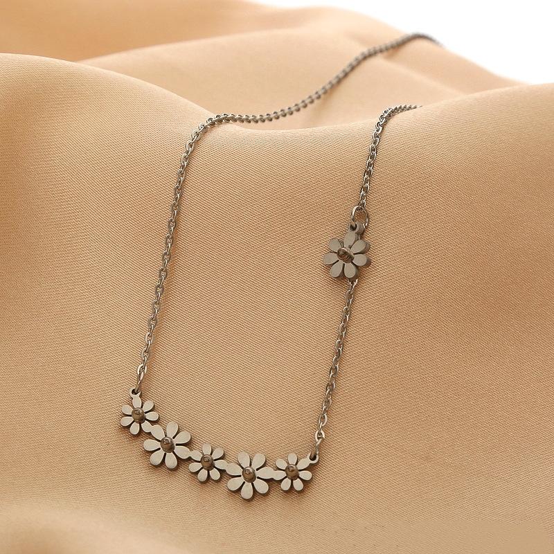 

1 Pcs Fashion Petal Stainless Steel Necklace Simple Temperament Hundred models of Jewelry