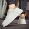 Neue Herbst-Plateau-Sport- und Freizeitschuhe erhöhen die Höhe von kleinen weißen Trendschuhen