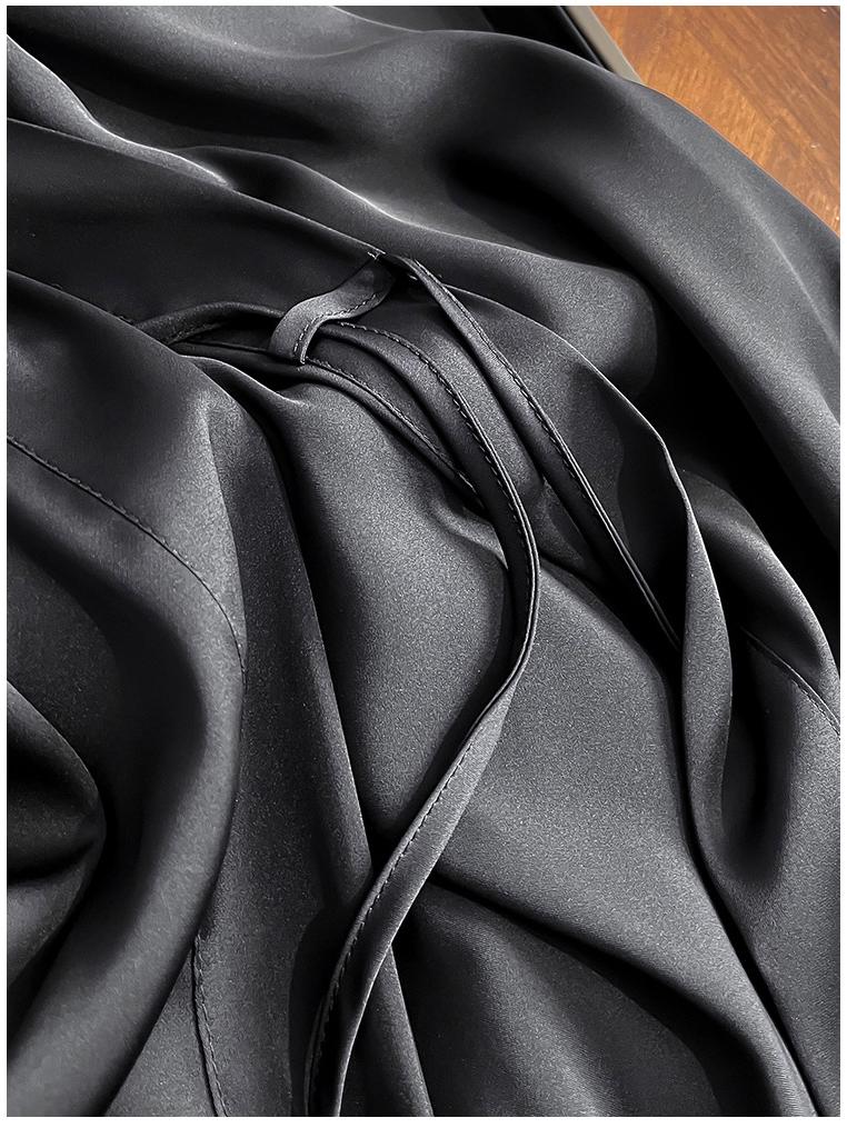 Women's Ice Silk Robe: Elegant, Sexy, and Thin Pajamas for Spring and Autumn.