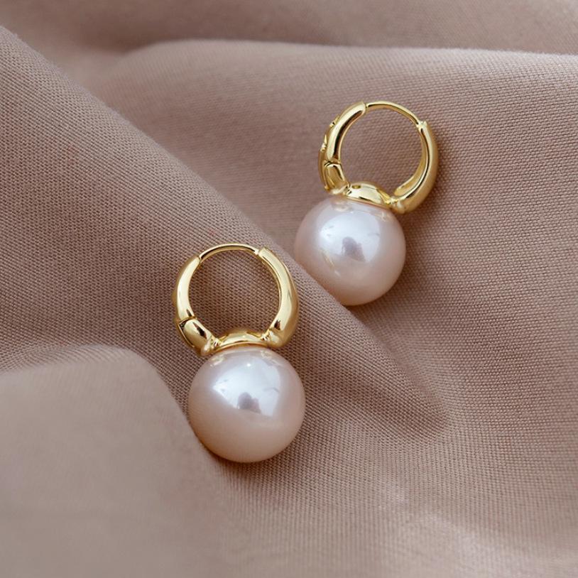 Korean Minimalist Pearl Ear Cuffs: Light Luxury Fashion with Unique Design