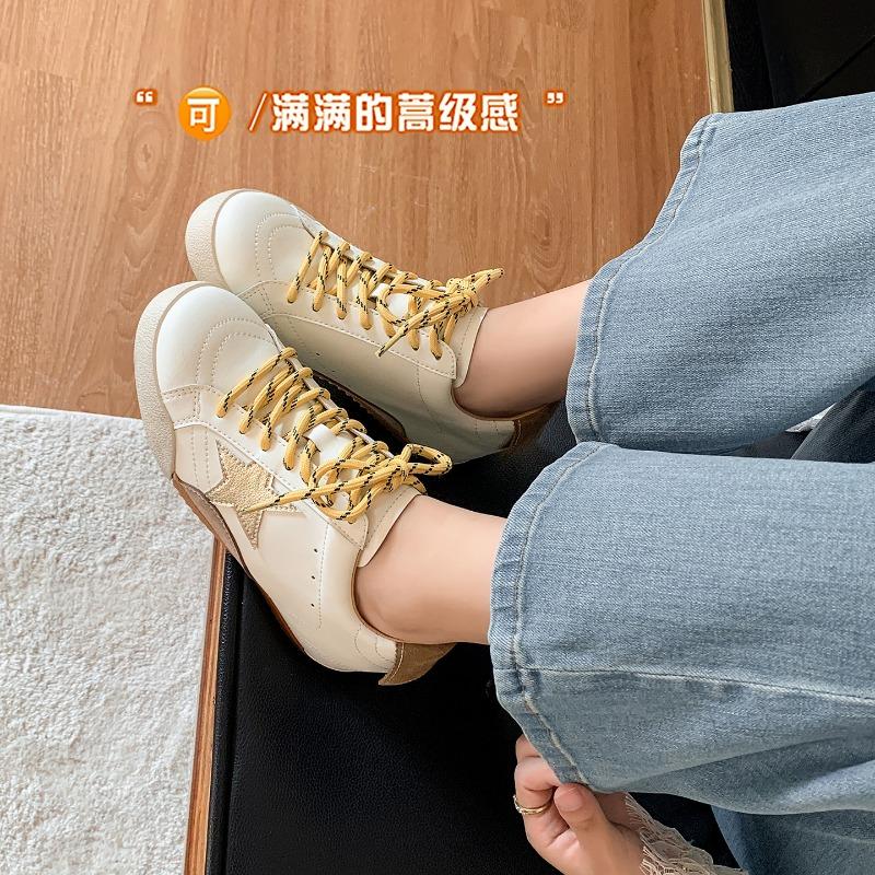 6 Age-reducing Stars Are Old and Polished Women's Shoes Are Casual and Versatile, and the Inner Height of the Board Shoes Increases.
