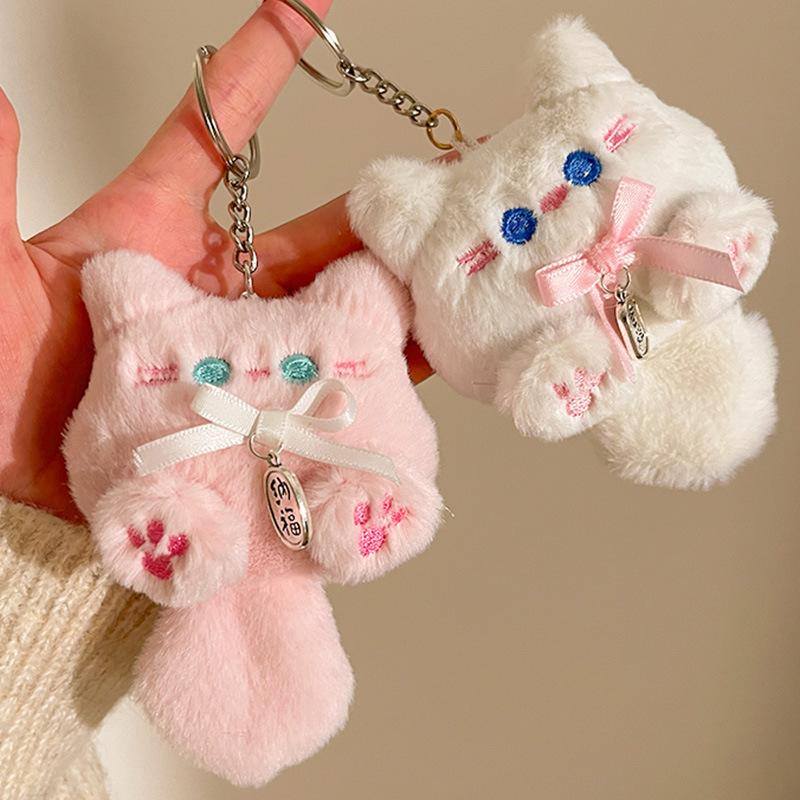 Kawaii Plyšový Přívěsek na Klíče Kočka pro Štěstí s Dlouhým Ocasem Roztomilé Měkké Vycpané Zvířátko Malá Kočka Ozdoby na Tašku Pro Děti Hračka Dárek