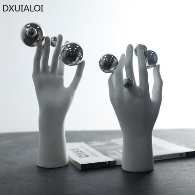 DXUIALOI Modern simplicityHuman Puppet Hand Shape Decoration Resin Crafts Creative Simple Home Living Room Resin Decoration
