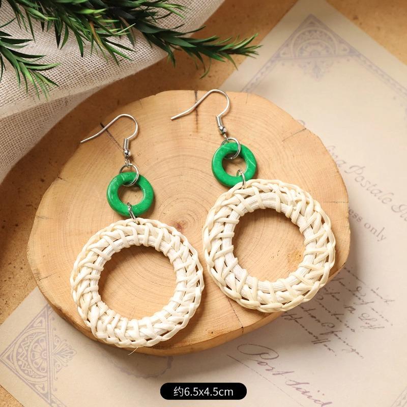 

Оригинальные ретро серьги ручной работы из плетеного ротанга, богемные длинные нишевые деревянные серьги для отпуска для женщин