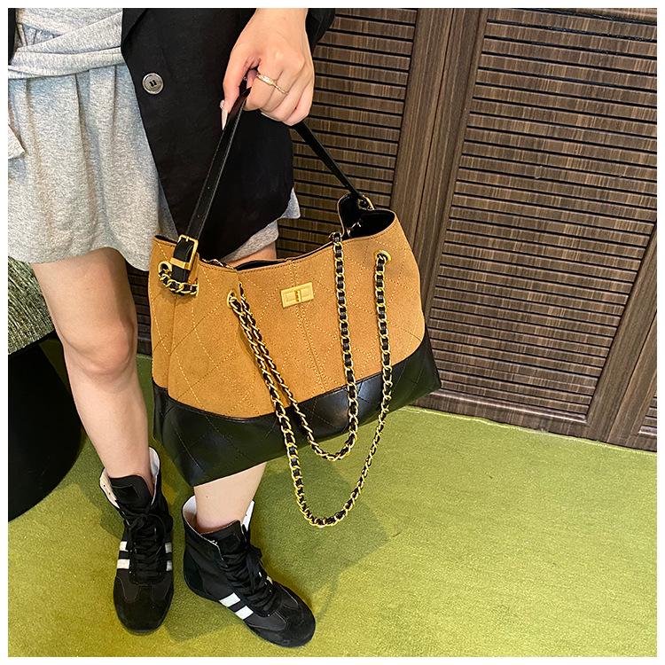 2025 New Women's High-End Retro Shoulder/Crossbody Bag with Iron Chain - Versatile Tote for Commuting