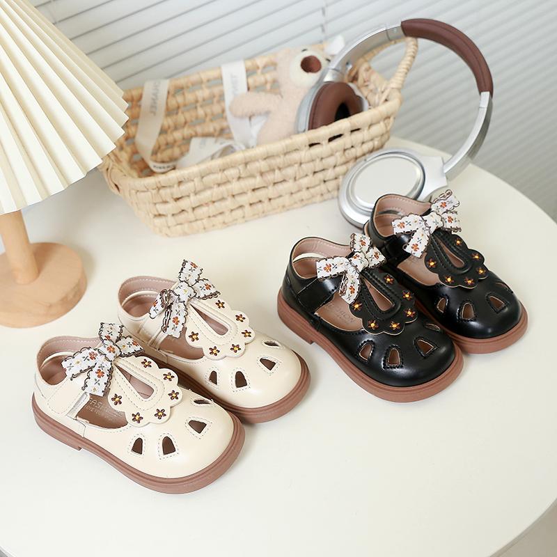 Girls Princess Sandals Hollowed-out Embroidered Children Beach Shoes Sweet Bows Floral 2025 Brand New Kids Casual Shoes Soft