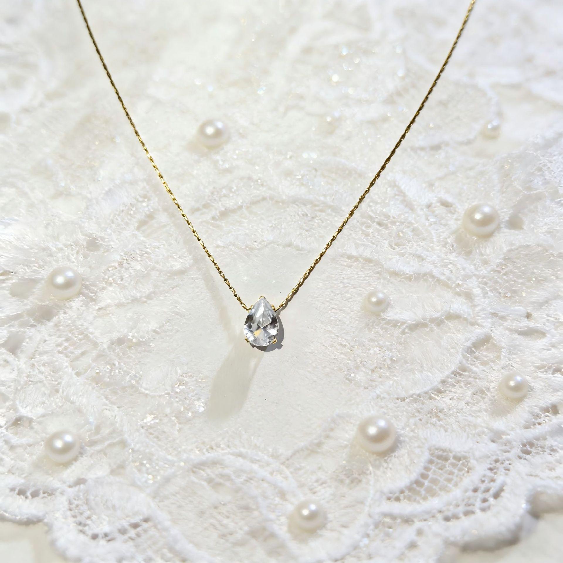 Cross Heart Zircon Pendant: Elegant Copper Necklace with Simple, Exquisite Design That Lasts Gold