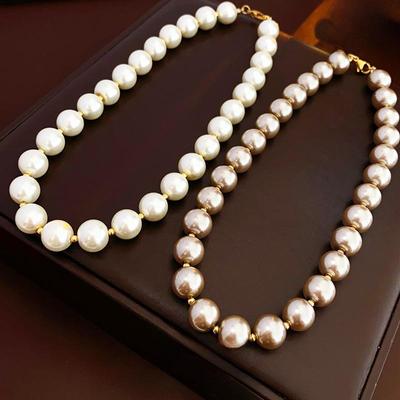 Shi's Baroque Pearl Necklace: Elegant, Luxurious, and Fashionable Clavicle Chain.