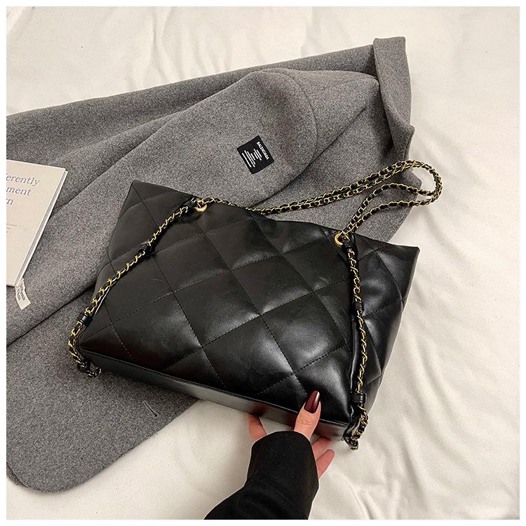 Wholesale fashion high sense Korean diamond large capacity tote bag commuter versatile chain shoulder tote bag