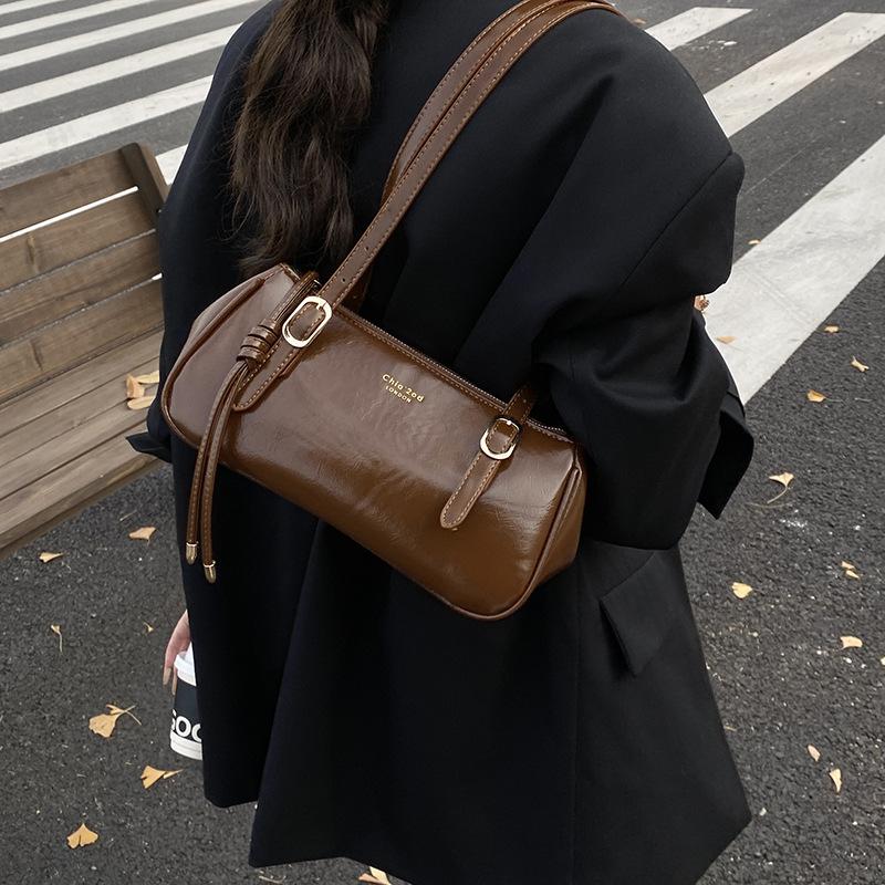 Premium Retro Underarm Bag Women's Versatile Fashion Shoulder Bag Niche Design Commuter Bag