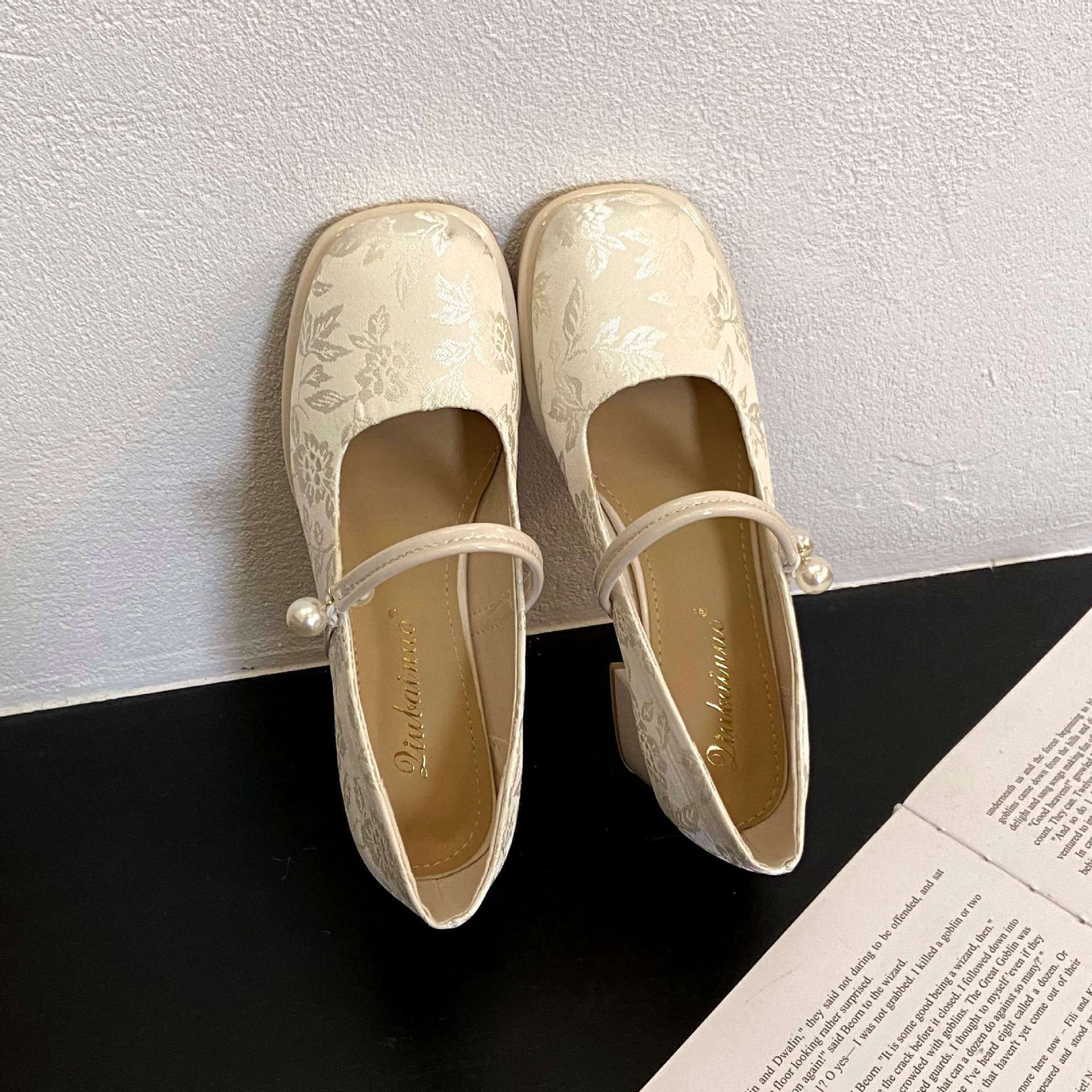

New Chinese style Mary Jane high heels women s medium thick heels spring and summer 2025 new models with cheongsam skirt single shoes 40 бежевий