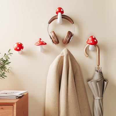Süßer Pilz Wandhaken Dekorativer Schlüsselhalter Haken Ohne Bohren Wandmontiert Roter Pilz Haken für Schlafzimmer Badezimmer Eingangsbereich Mantel Schal Tasche Handtuch