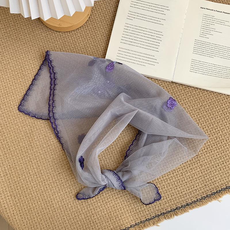 Korean Version Embroidered Magnetic Buckle Small Silk Scarf Women'S Spring And Autumn Senior Sense Foreign Style Triangle Scarf Neck Protection Mother