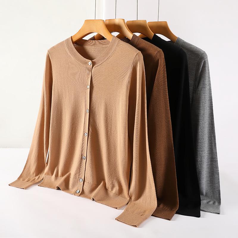 Yangzi Women's Slimming Wool Cardigan - Spring/Summer Round Neck, Loose Fit, Gentle Style, Age-Defying Design