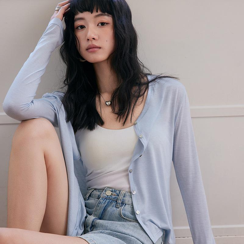 A New Spring and Summer Cardigan for Women, A Thin-button Long-sleeved Top