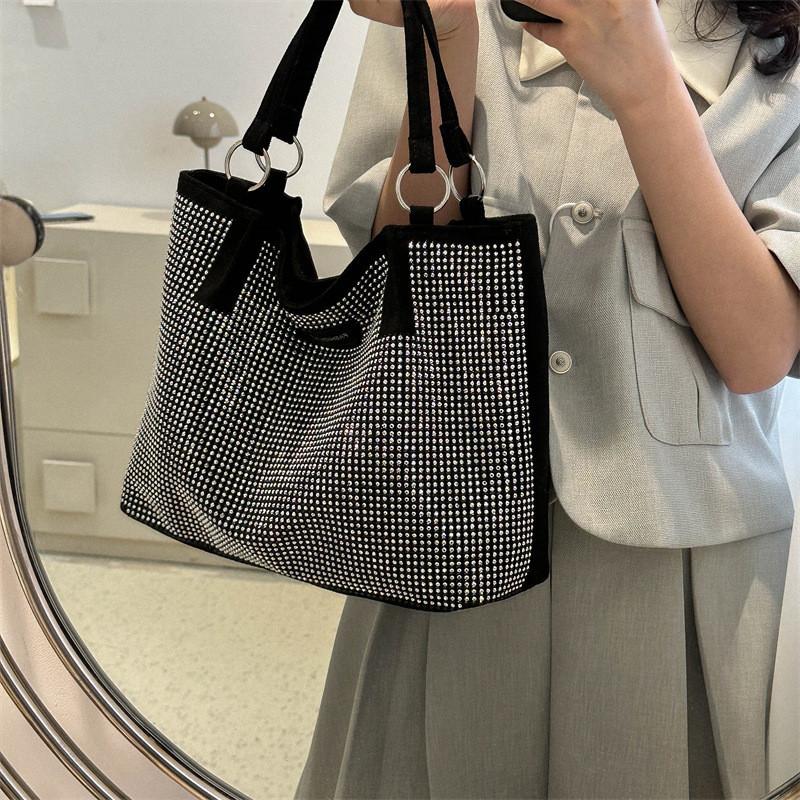 Spacious Trendy 2023 Summer Tote Bag Urban Style Soft Bucket Handbag For Women