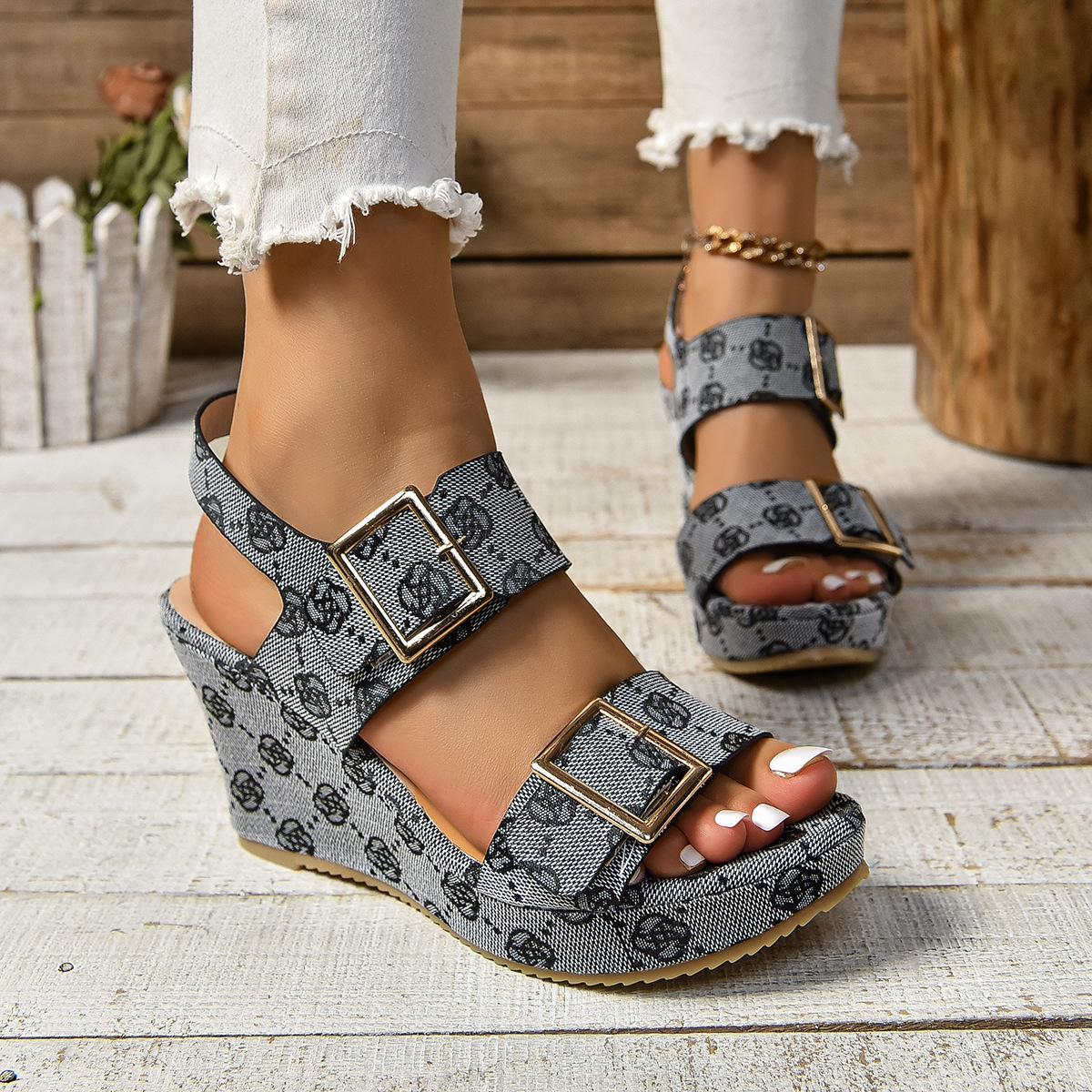 

2024 summer new round head wedge one-word buckle printing color sandals foreign trade large size medium heel Roman sandals 36 тёмно-синий