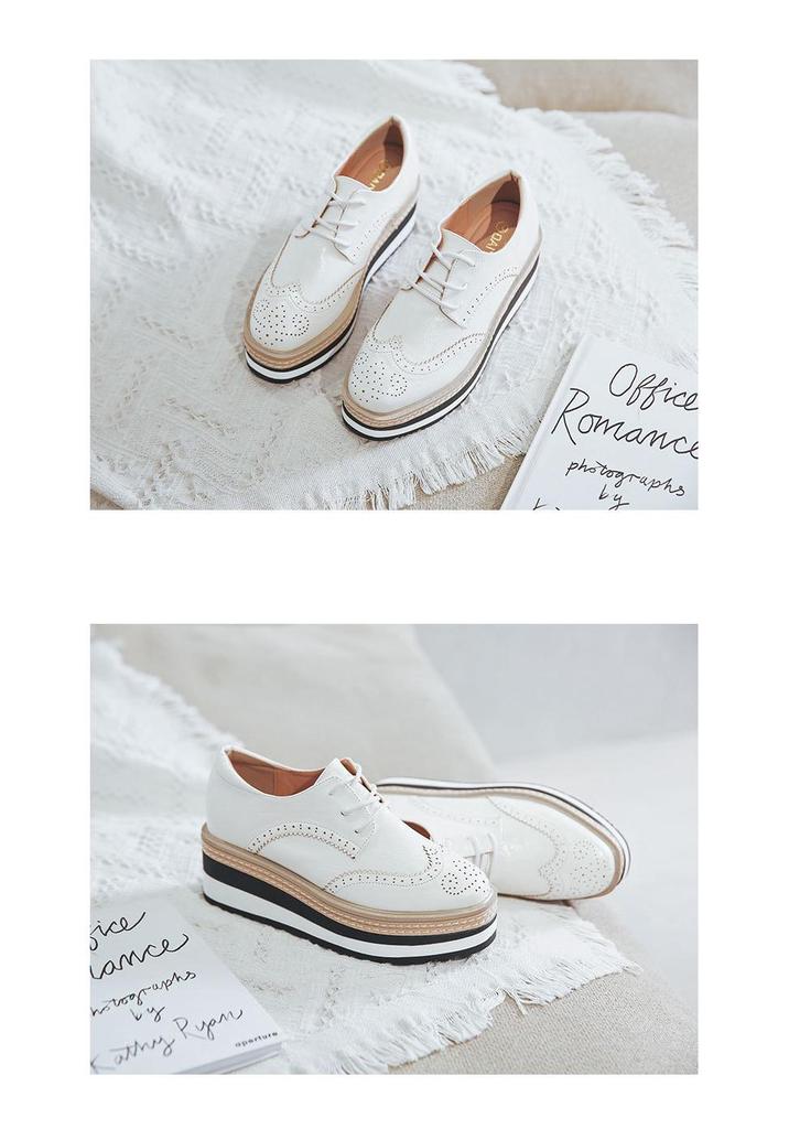 Autunno 2026 Scarpe Basse da Donna Stile Britannico Brogue Intagliate con Lacci Piattaforma