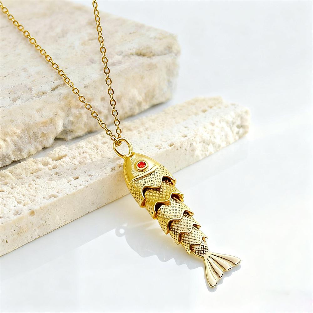 European Retro Koi Titanium Steel Necklace - Elegant Gold Swingable Design