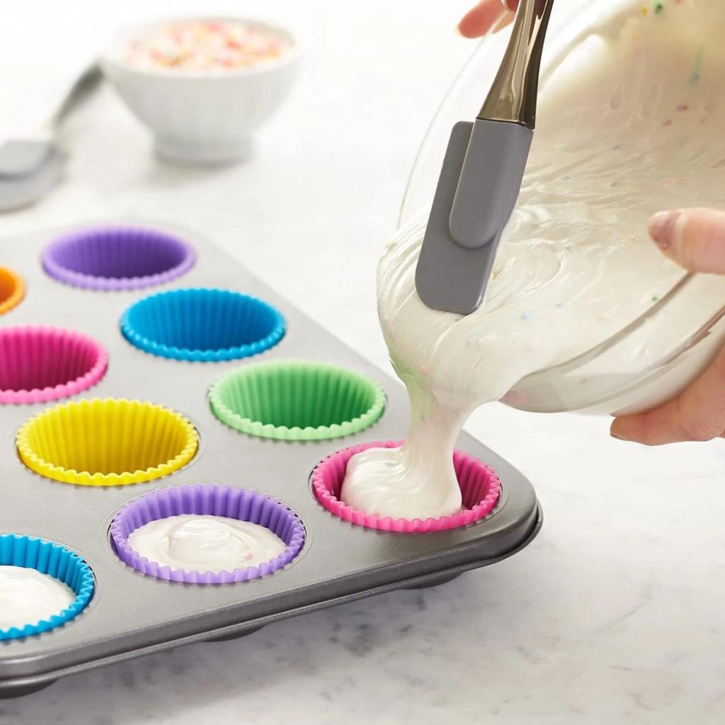 6 Stück Wiederverwendbare Silikon-Cupcake-Form Weihnachtsgeschenk Cupcake-Werkzeug Backform Backen Silikon-Muffin-Form für DIY in zufälliger Farbe