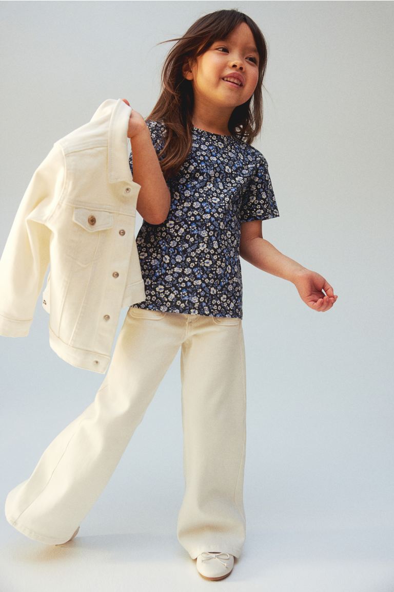 

Футболка с принтом HM темно-серая с цветочным принтом