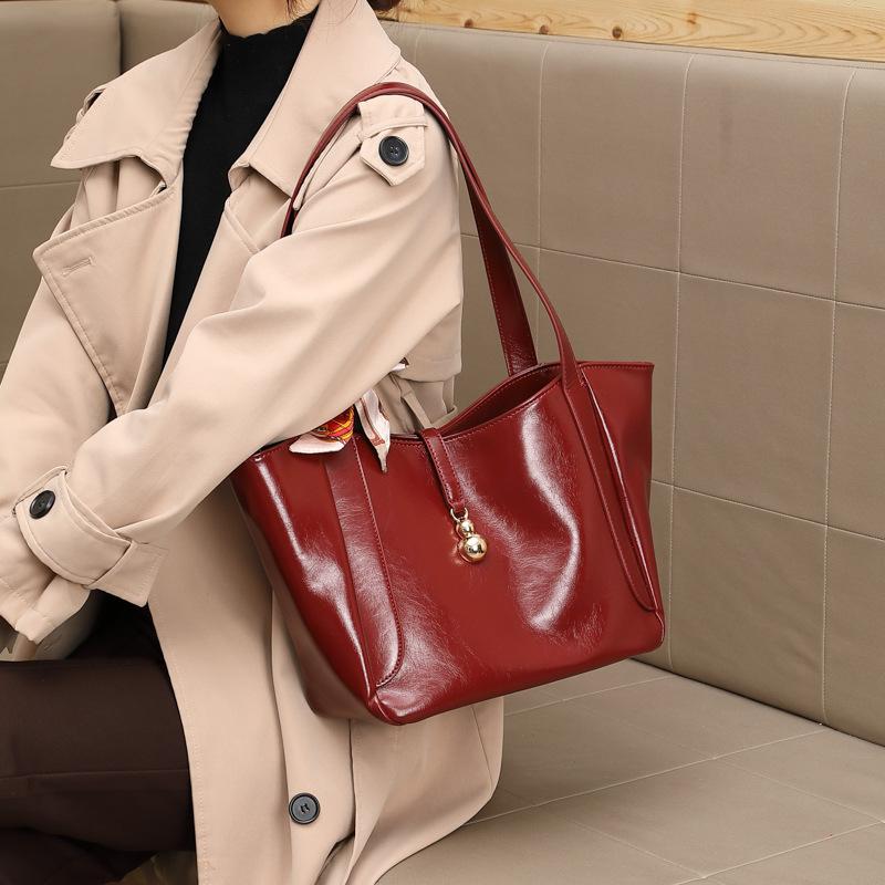 Small-scale Design Handbags with Retro Charm, Single-shoulder Bag, Fashionable Cross-body Bag