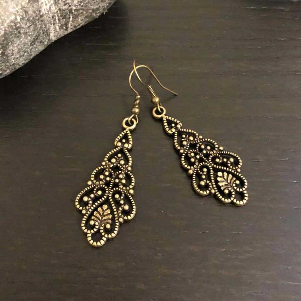 Bohemia Hollowed-out Embossed Filigree Waterdrop Tassel Dangle Earrings for Women Retro Ethnic Style Vacation Jewelry Accessory