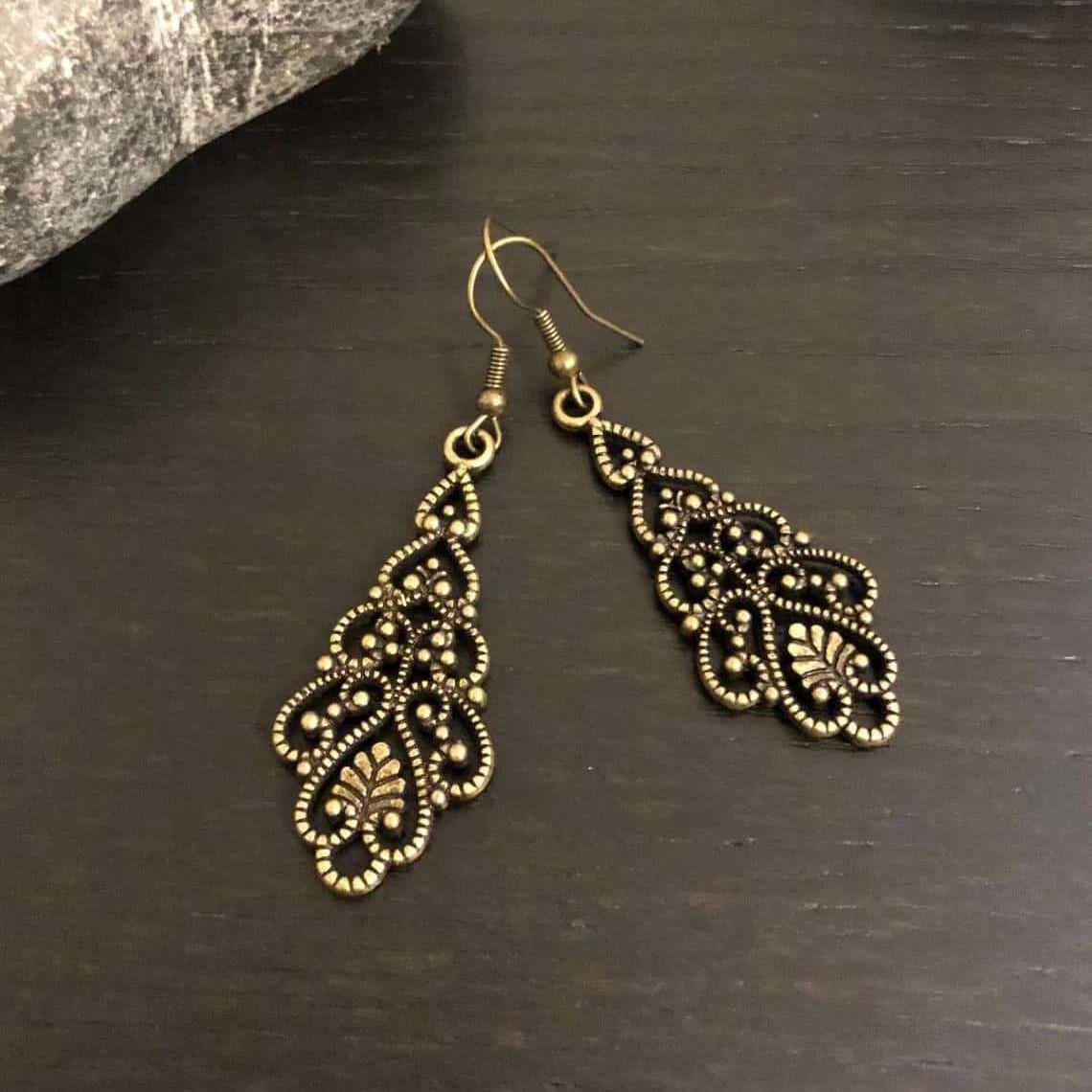 Böhmische Hohlgeschnitzte Geprägte Filigran Wassertropfen Quaste Hängende Ohrringe für Damen Retro Ethnischer Urlaubs Schmuck Zubehör black