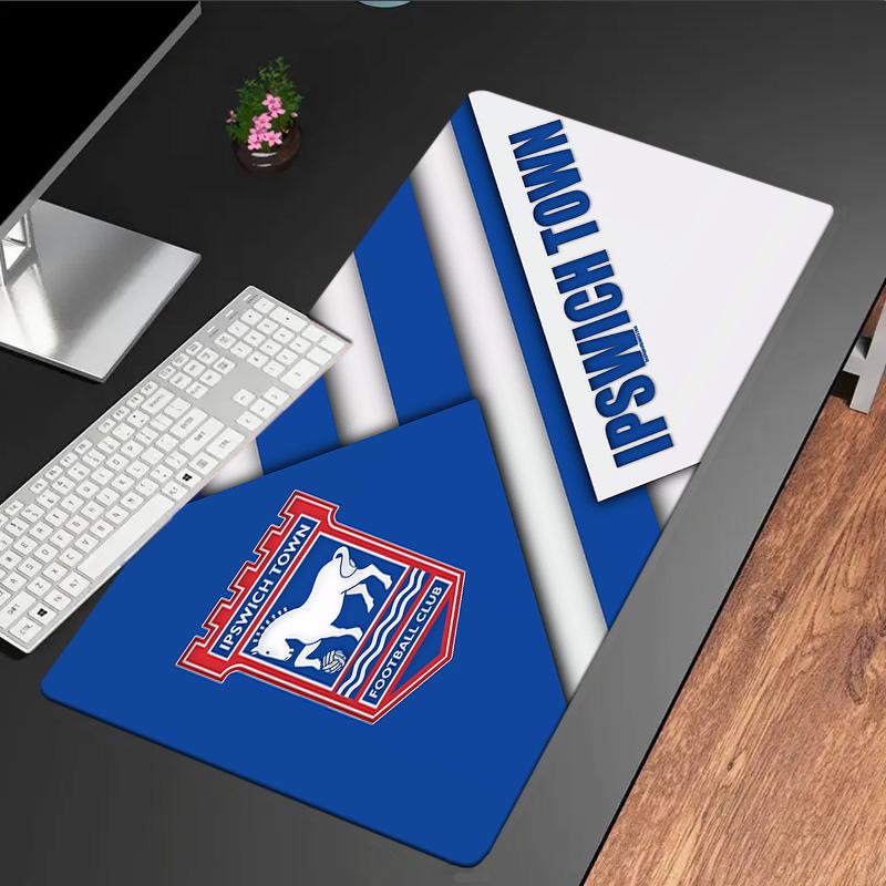 Tappetino per mouse con stemma dell'Ipswich Town Football Club, base in gomma, tappetino da scrivania per esports, tappetino per mouse per giocatori e uso in ufficio, scrivania da gioco, tappetino facile da pulire