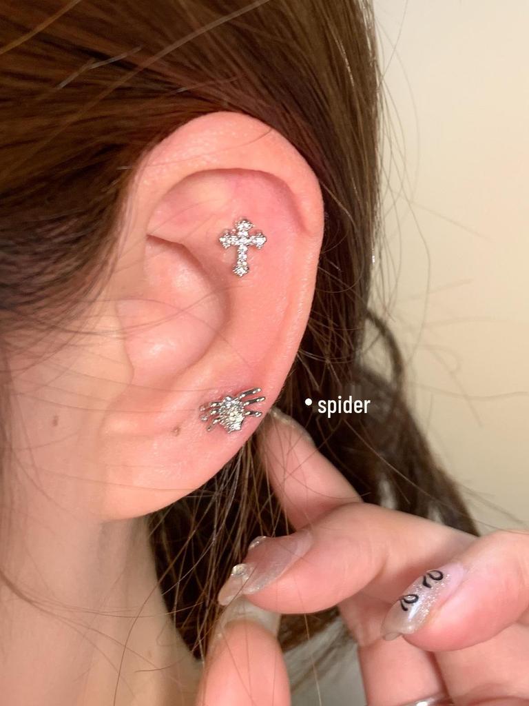 Thai Spicy Snake-Shaped Titanium Steel Ear Cuff – Anti-Allergic & Stylish Design for Women