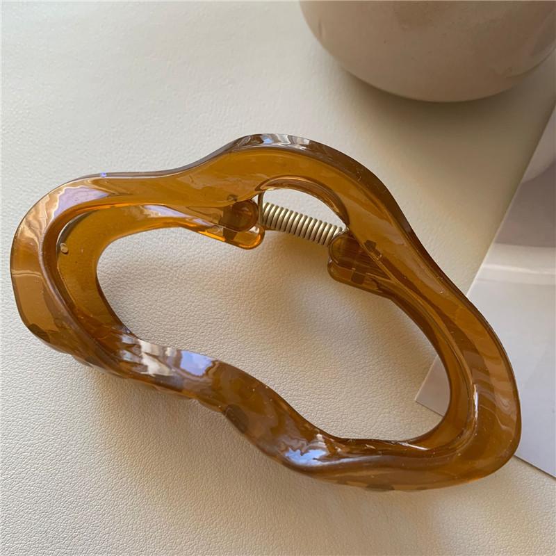 Irregular Hollow Out Hair Claws Clips for Women Girls Tortoiseshell Large Crab Shark Clamps Barrettes Clips Hair Accessories