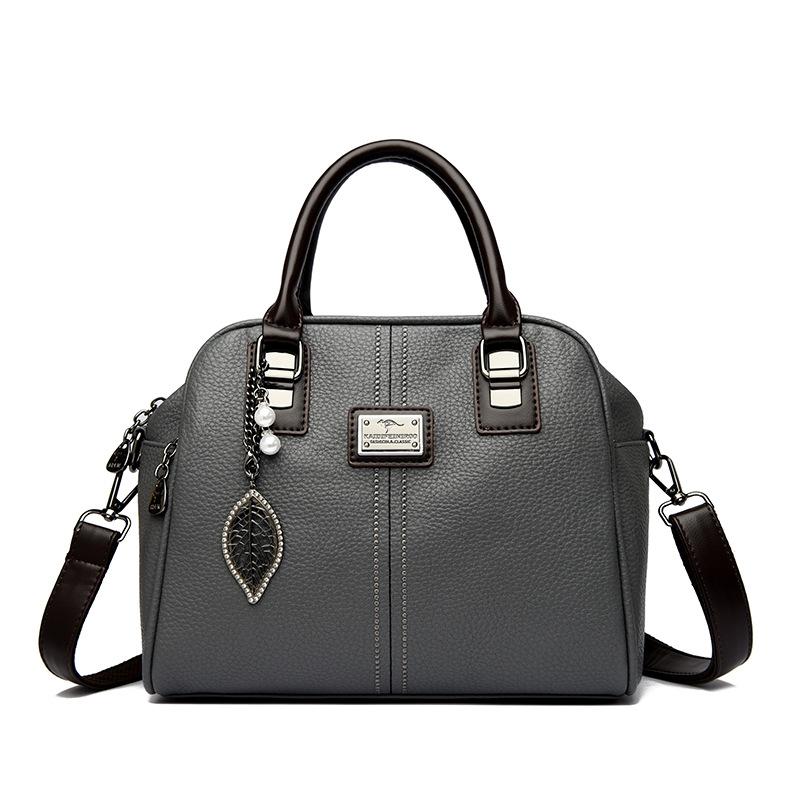 The Crossbody Bag Is Fashionable and Elegant. It Is A Single-shoulder Handbag for Women