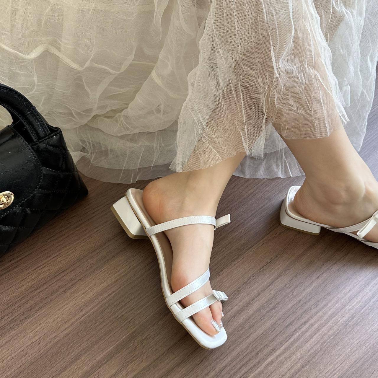 

2025 летние новые тапочки с открытым носком женские банты на толстом каблуке модные повседневные классные тапочки 39