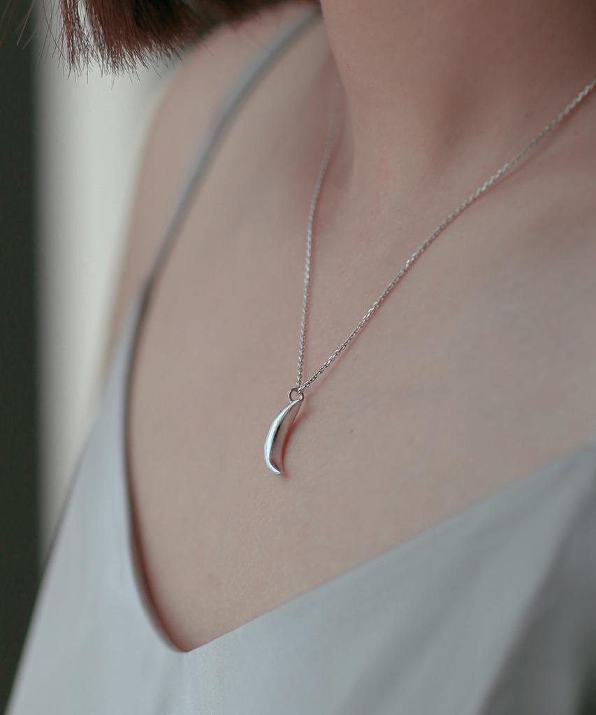 Studio Selmyeot Crescent Moon Necklace
