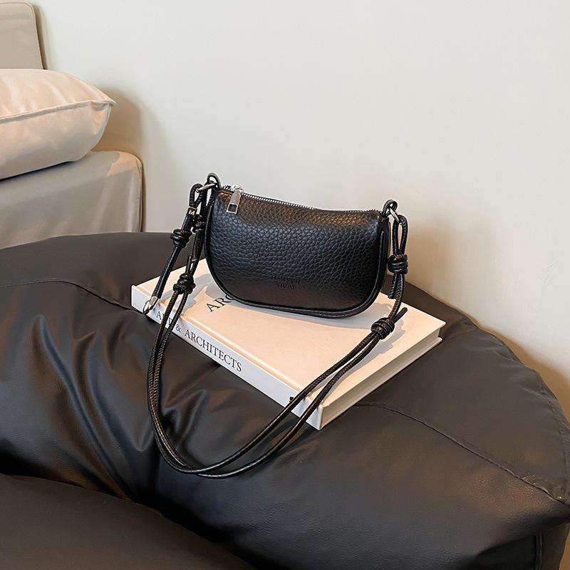 Women Mini Crescent Crossbody Bag Soft PU Leather Shoulder Bag Adjustable Strap Small Underarm Purse Casual Fashion Zipper Handbag