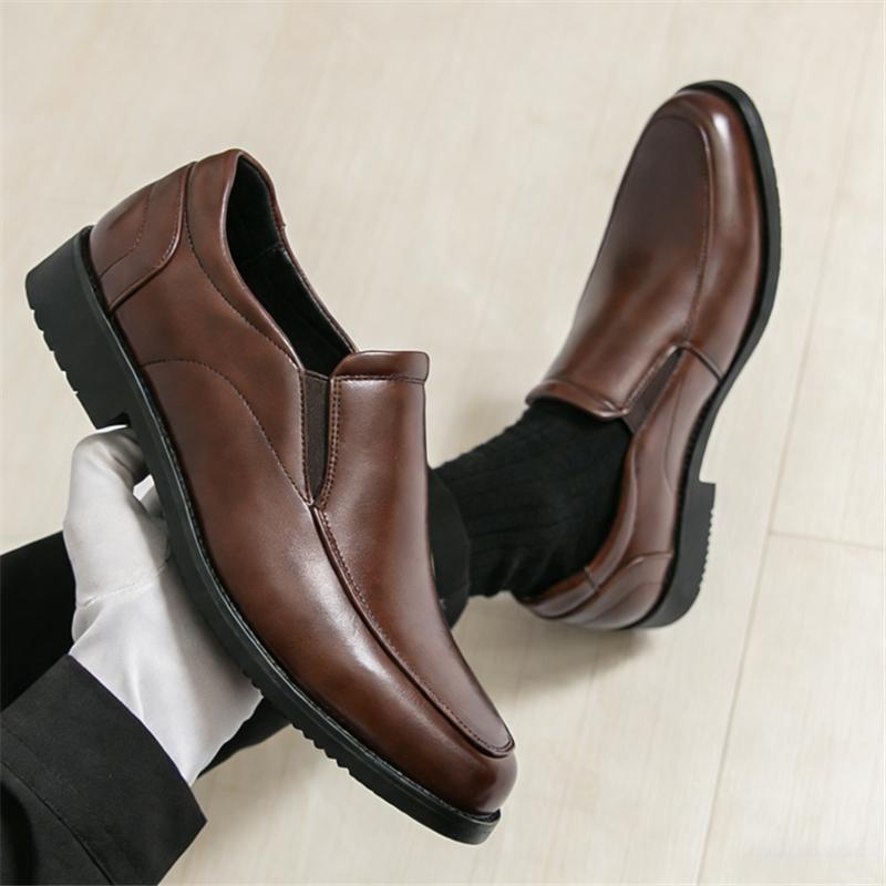 Luxury New Designer Pointed Glossy Patent Leather Wedding Shoes for Men Brand Silp on Loafers Formal Dress Footwear