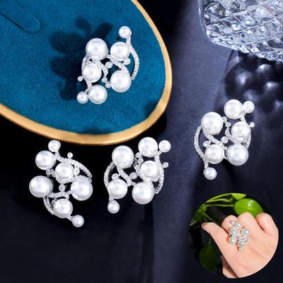 CMM Nastavitelná velikost Unikátní kreativní design Lesklé bílé kubické zirkony Zásnubní prsteny Umělé perly pro ženy