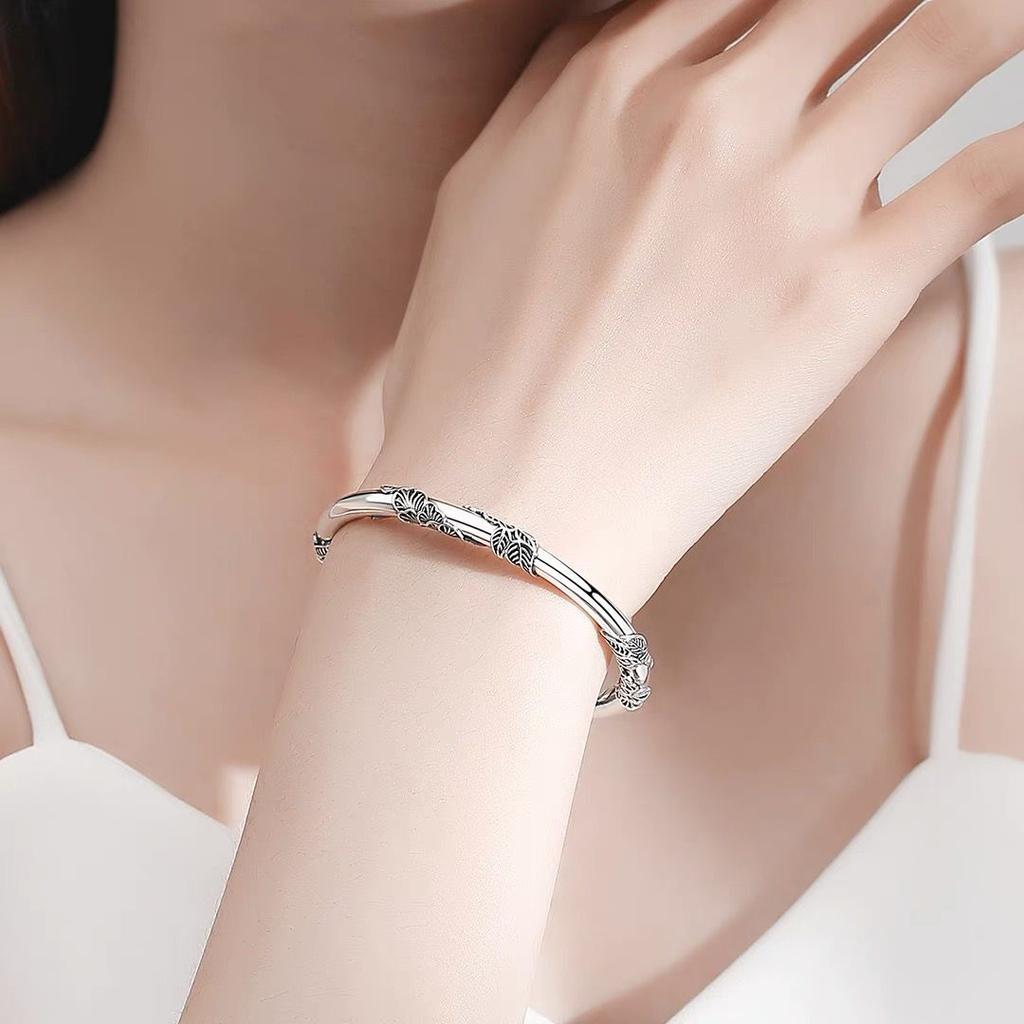 Fashion Women's 925 Silver Solid Glossy Flowers Noisy Personality Open Bracelet