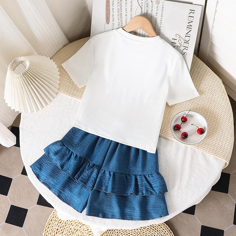Girls' Fashionable Outfit - Summer Children's Bow-front Short-sleeved Top with Ruffled Hem and Wide-leg Shorts Set