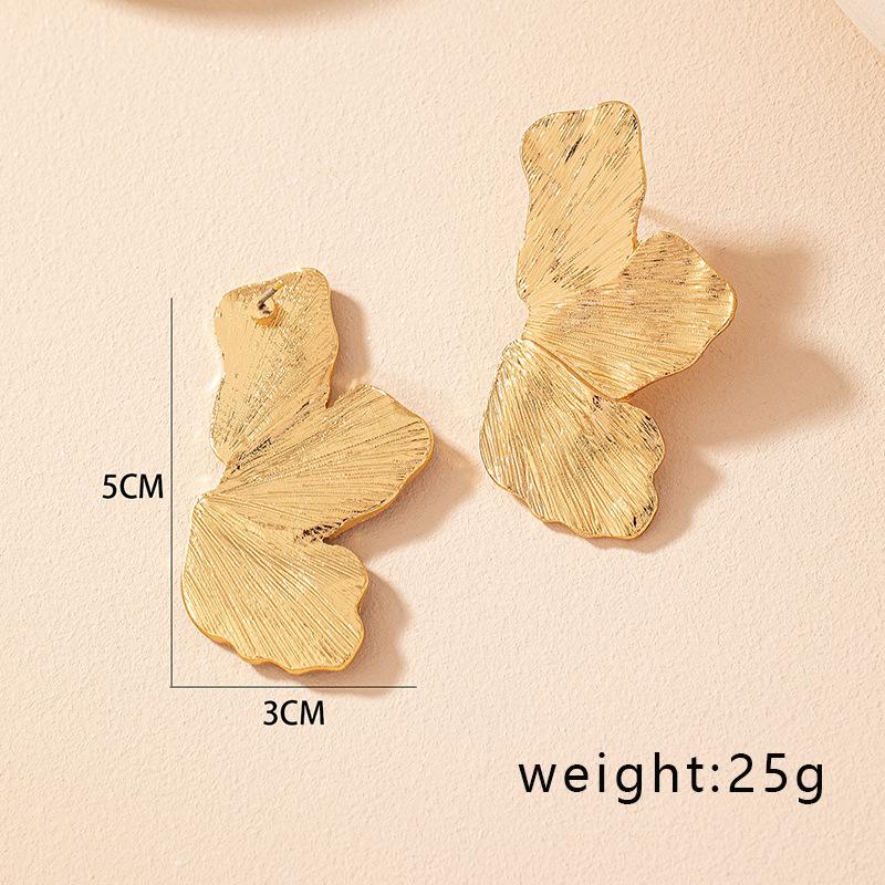 

Преувеличенные серьги-пусеты в виде лепестков: Женский креативный модный дизайн с цветами