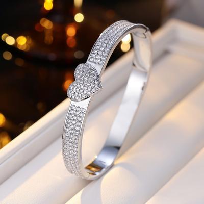 Shining Elegant Love Width Photogenic Dating Gift Bracelet for Ladies
