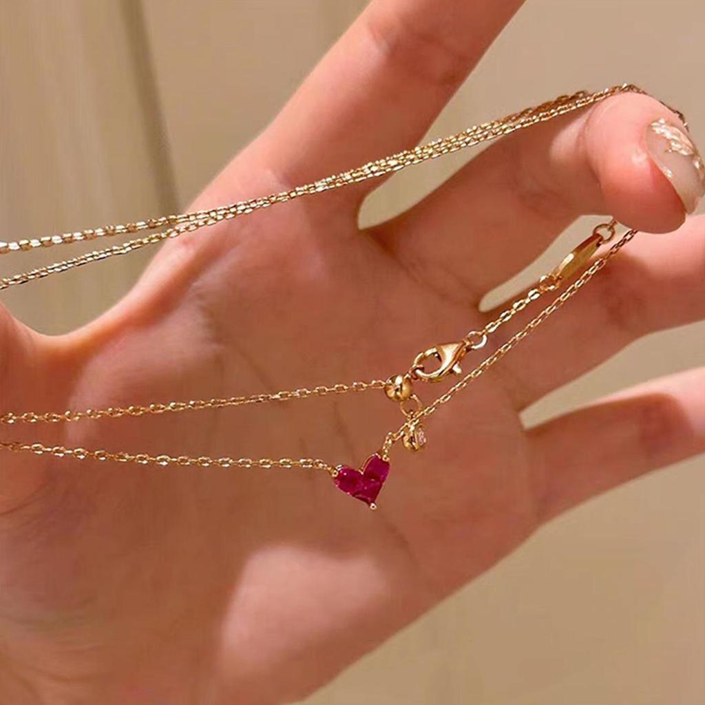 Exquisite Red Heart Pendant Necklace - Light Luxury, Unique Design, Versatile, High-End Feel, Collarbone Chain.