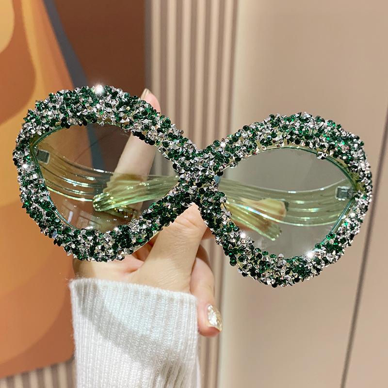 

Diamond Vintage Brand Designer Oversized Sunglasses Women For Female Luxury Sun Glasses Punk Popular Cat Eye Rhinestone Shades