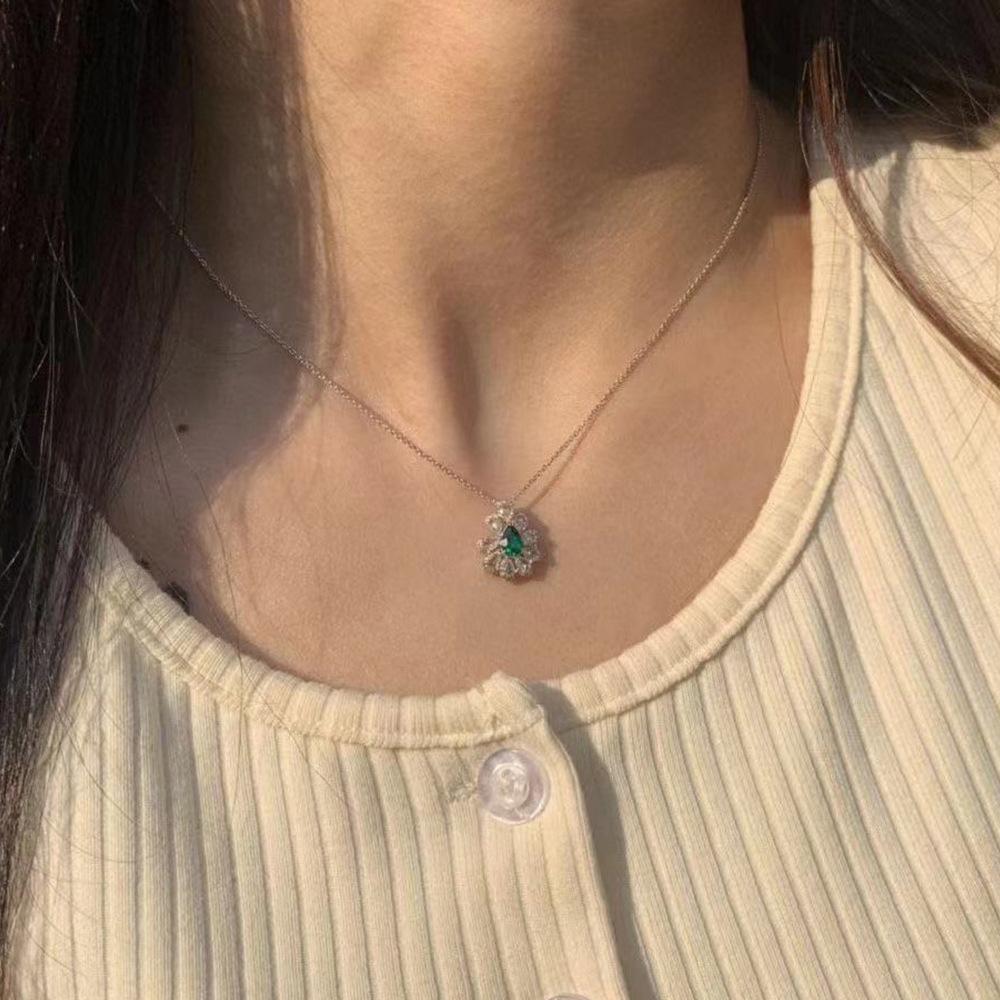 Silver Plated Flower-Shaped Emerald Green CZ Pendant Necklace, Sparkling Teardrop Halo Cable Chain Necklace for Women