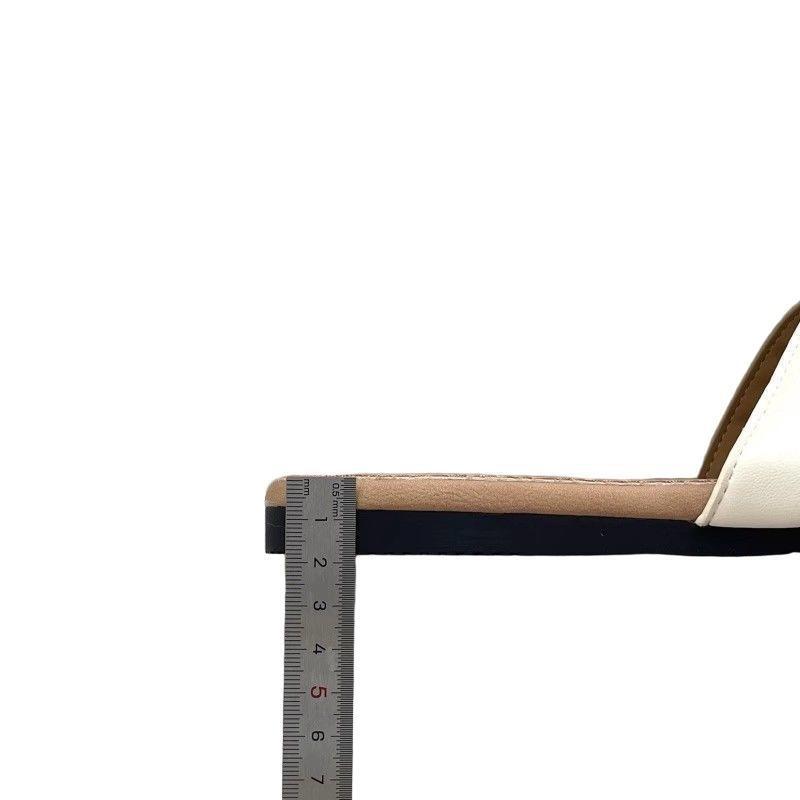 Advanced sense~ Great easy to wear one-word soft-soled fashionable outer wear versatile flat-bottomed beach slippers