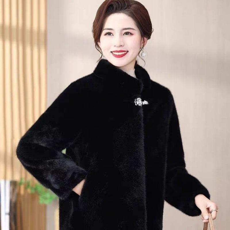 Mom's autumn and winter short tops, middle-aged women's winter clothes, middle-aged and elderly imitation mink hair, diamond buckle fur jacket