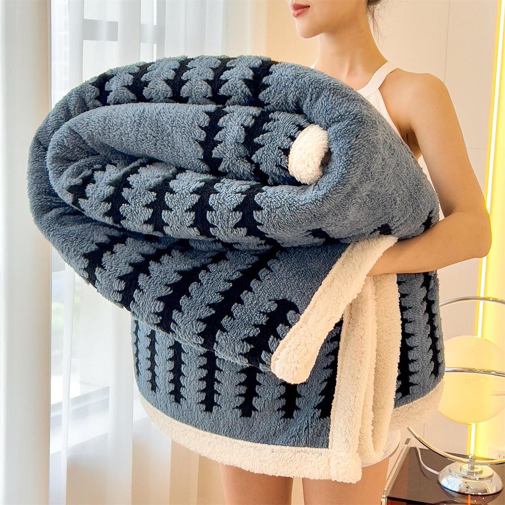 Thickened Milk Fleece Cationic Blanket - Office Nap, Sofa Cover, Shawl, Autumn/Winter Quilt