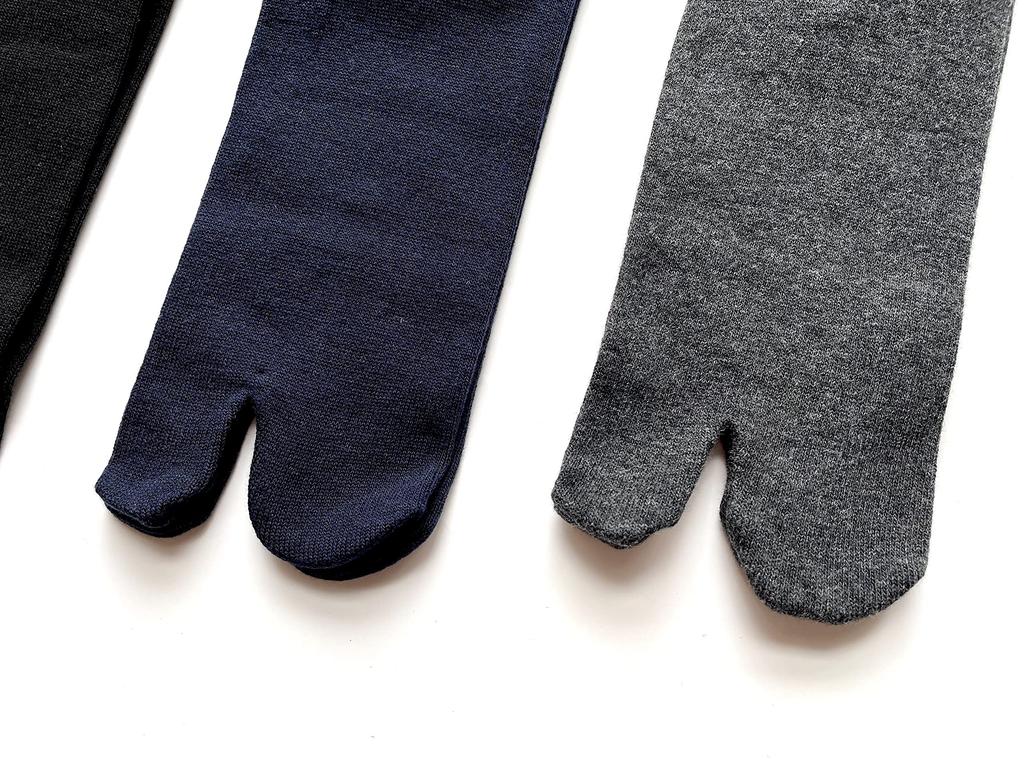 Damen Tabi Socken mit Anti-Rutsch-Noppen, Hergestellt in Japan, Ohne elastischen Bund, Baumwollmischung, Uni, 3-Paar-Set (Farben sortiert)