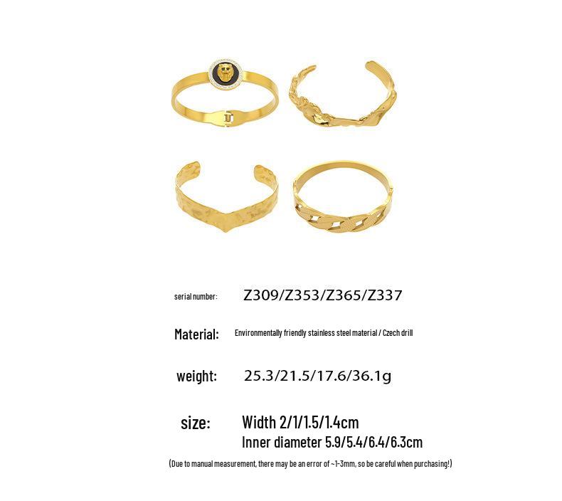 Bracciale con Testa di Leone Incastonata di Zirconi: Acciaio Inossidabile, Chiusura Elastica, Texture Martellata, Design Irregolare.