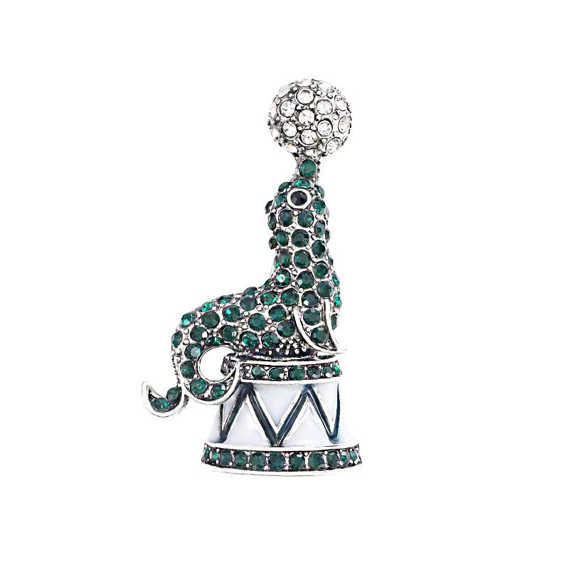Original Design Three-dimensional Alloy Sea Lion Brooch Clothing Accessories High-end Corsage Women's Coat Corsage Versatile Decoration